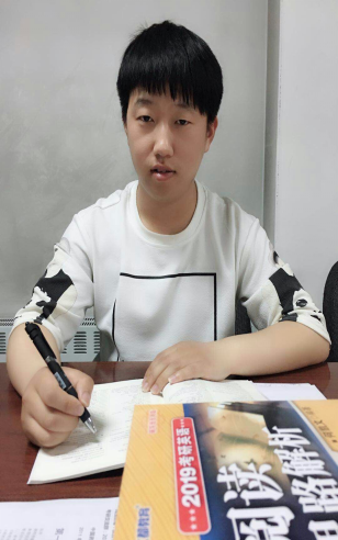 "铁人式"学习标兵——刘明飞 -生物工程学院